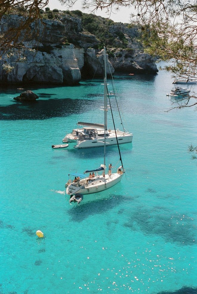 Salida en velero de JimBoats Charter en una cala